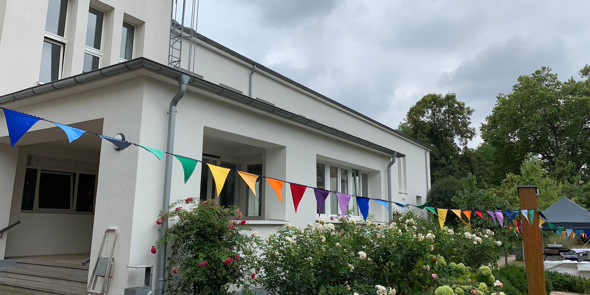 IN VIA bunte Wimpel