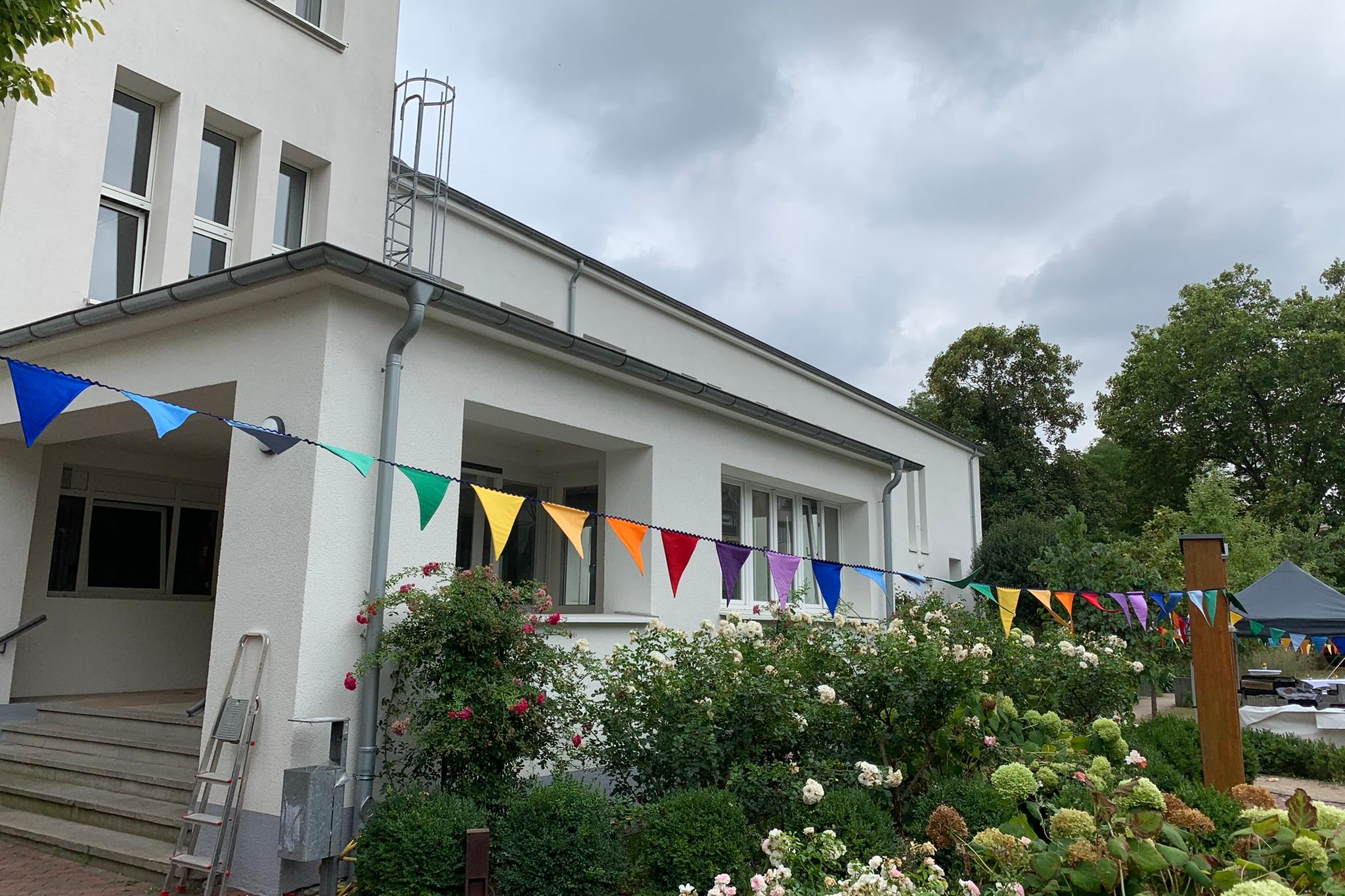 IN VIA bunte Wimpel