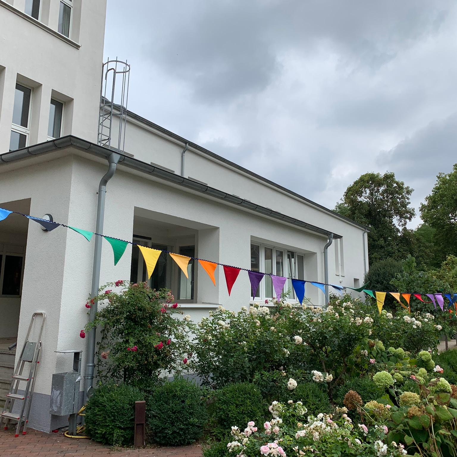IN VIA bunte Wimpel