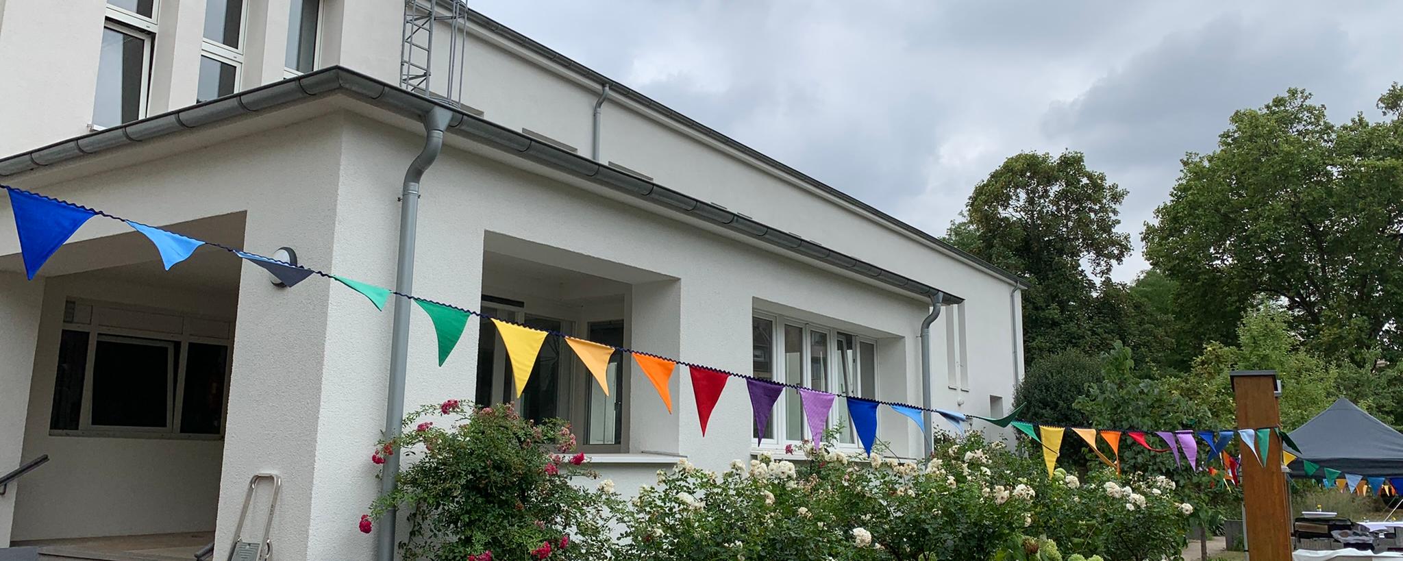 IN VIA bunte Wimpel