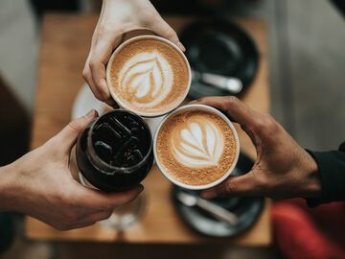 drei-tassen-mit-kaffee